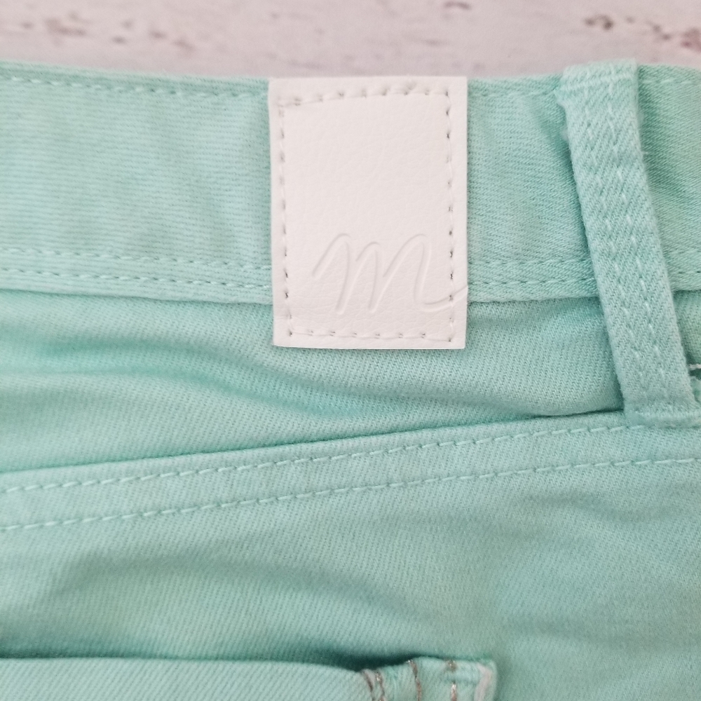 Shorts - Picture 3 of 4